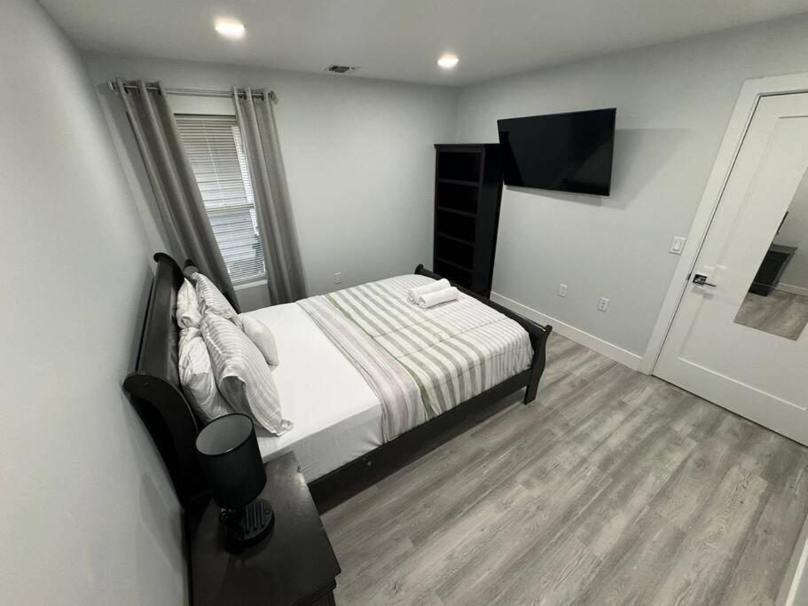 The Elegant Suite - 2Br With Great Amenities Paterson Esterno foto