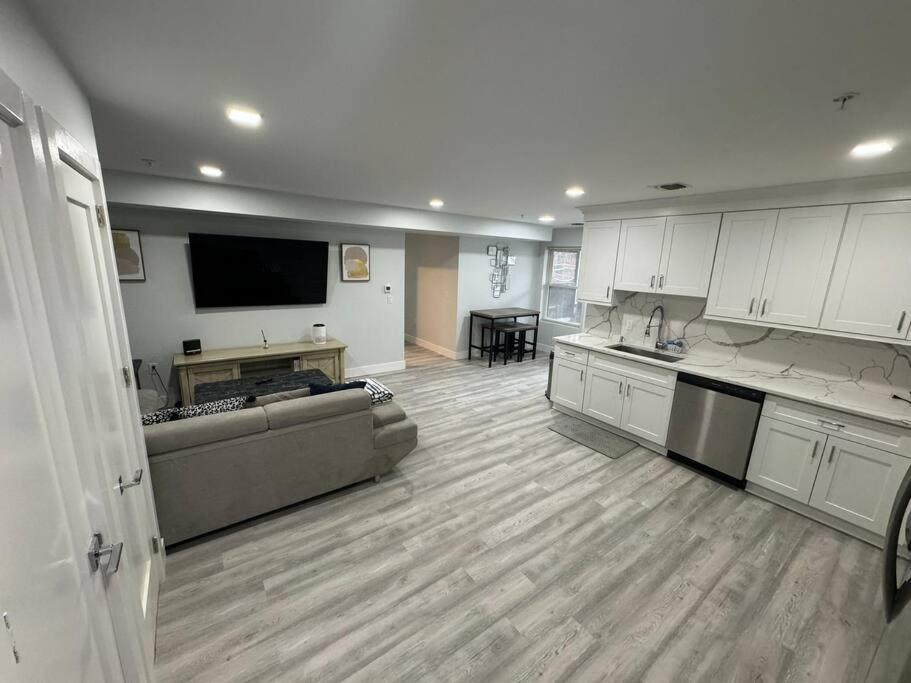 The Elegant Suite - 2Br With Great Amenities Paterson Esterno foto